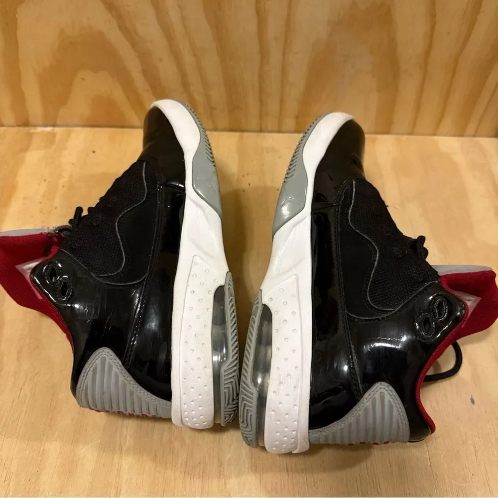 Nike Air Jordan Max Aura 2 Shoes Men’s SZ 7 , Black/Gym Red Grey CK6636-00